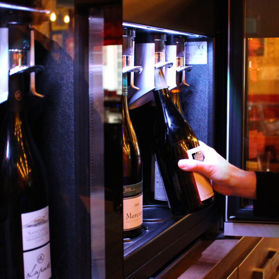 Bar à vin - mise à température et préservation des bouteilles entamées - 8 bouteilles