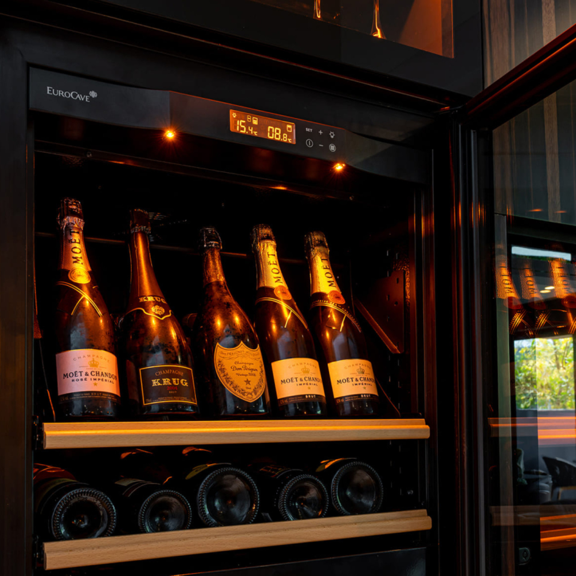 Clayette de présentation des bouteilles inclinées - tous types de bouteilles possible dont les champagnes.