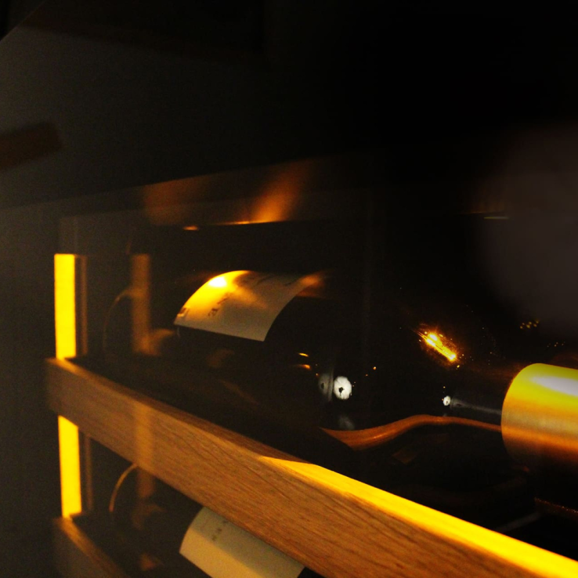 cave-a-vin-encastrable-eclairage-ambre-integre-ambiance-lumineuse-eurocave.jpg cave-a-vin-encastrable-eclairage-ambre-integre-ambiance-lumineuse-eurocave.jpg