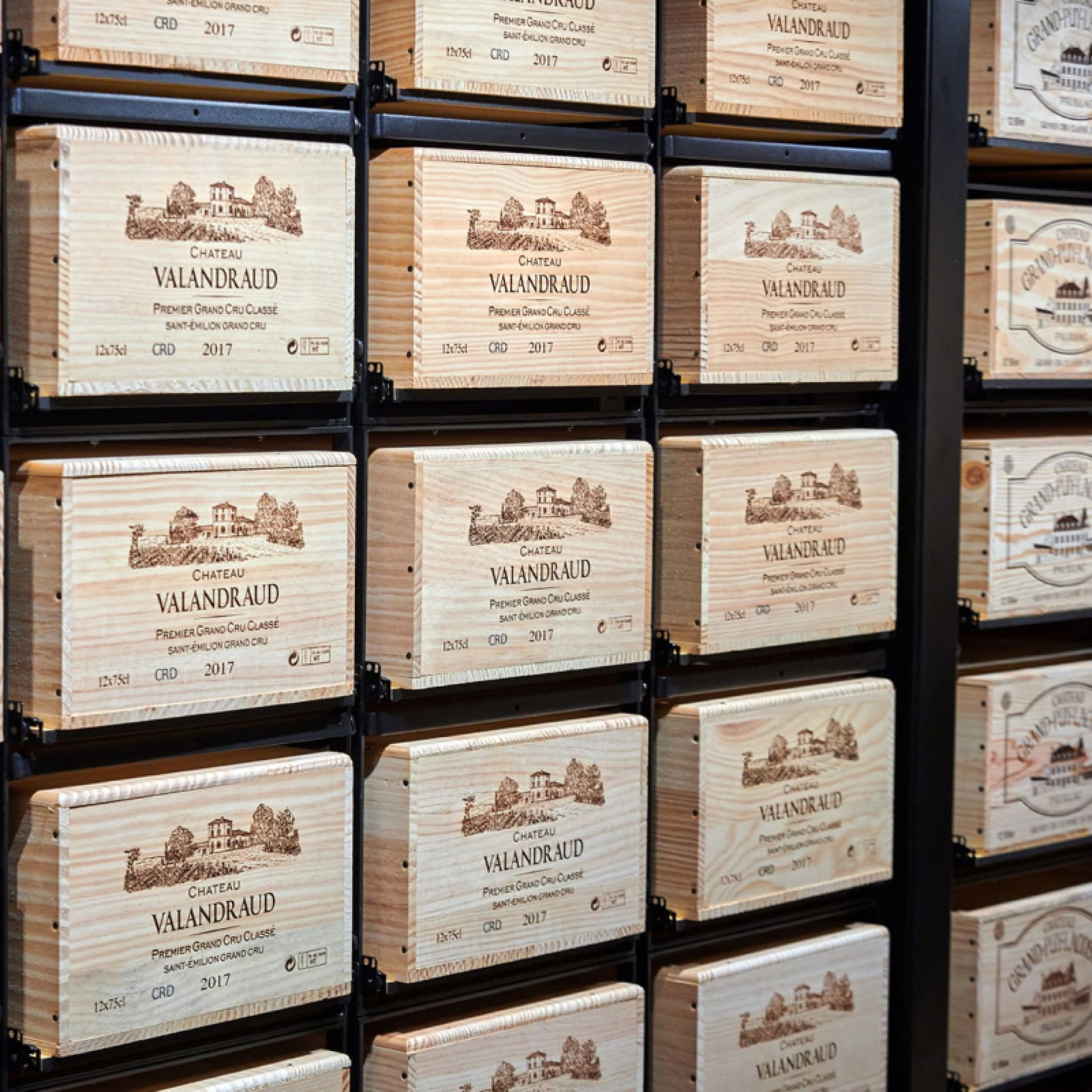 mur-de-vin-rangement-cave-a-vin-coulissant-robuste-modulable-assemblable-eurocave.jpg mur-de-vin-rangement-cave-a-vin-coulissant-robuste-modulable-assemblable-eurocave.jpg