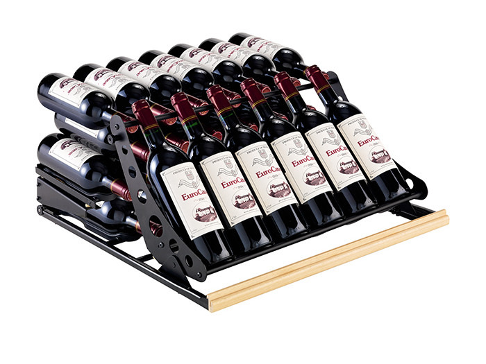 Etagère de cave à vin qui met en valeur les bouteilles sans perdre en capacité Etagère de cave à vin qui met en valeur les bouteilles sans perdre en capacité