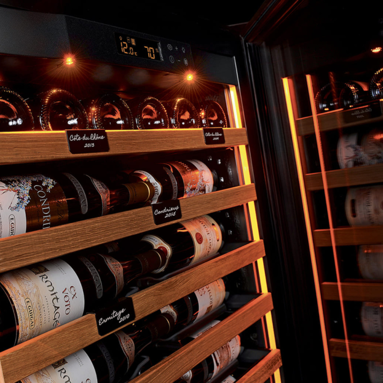 Éclairage d’ambiance dans toute la cave à vin Éclairage d’ambiance dans toute la cave à vin