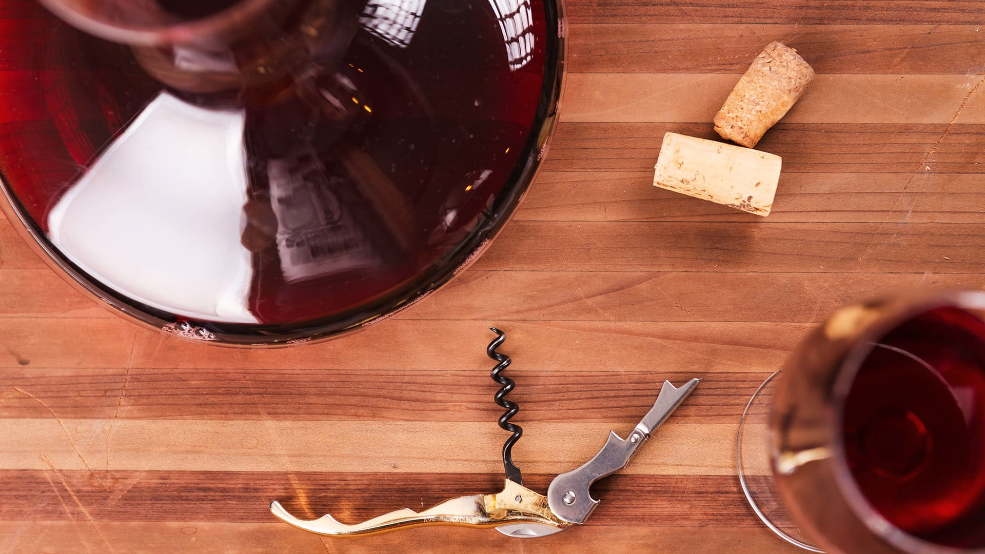 Carafe à décanter le vin / Getty