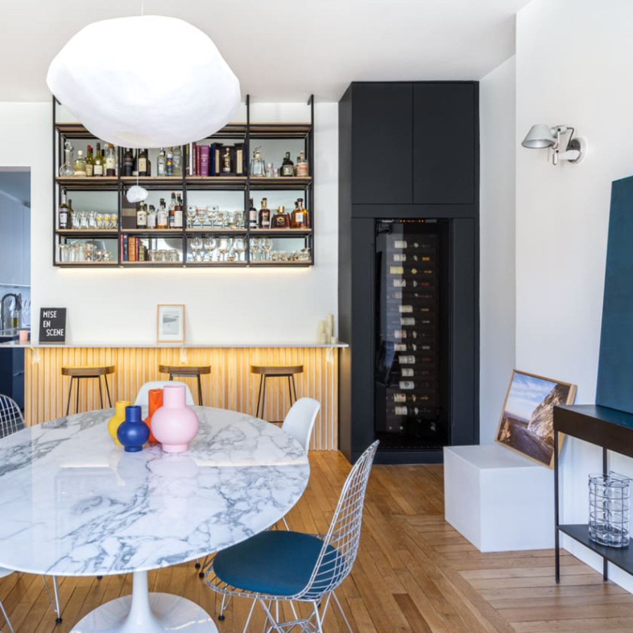 Photo bar de salon avec cave à vin intégrée dans un meuble - Projet d'archi - Renovation d'un appartement à Paris