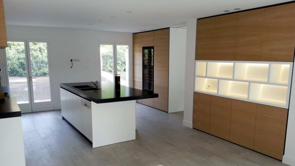 La transformation d'une cuisine avec intégration d'une cave à vin EuroCave. - Anthony Gelin - Architecte et décorateur d’intérieur. La transformation d'une cuisine avec intégration d'une cave à vin EuroCave. - Anthony Gelin - Architecte et décorateur d’intérieur.