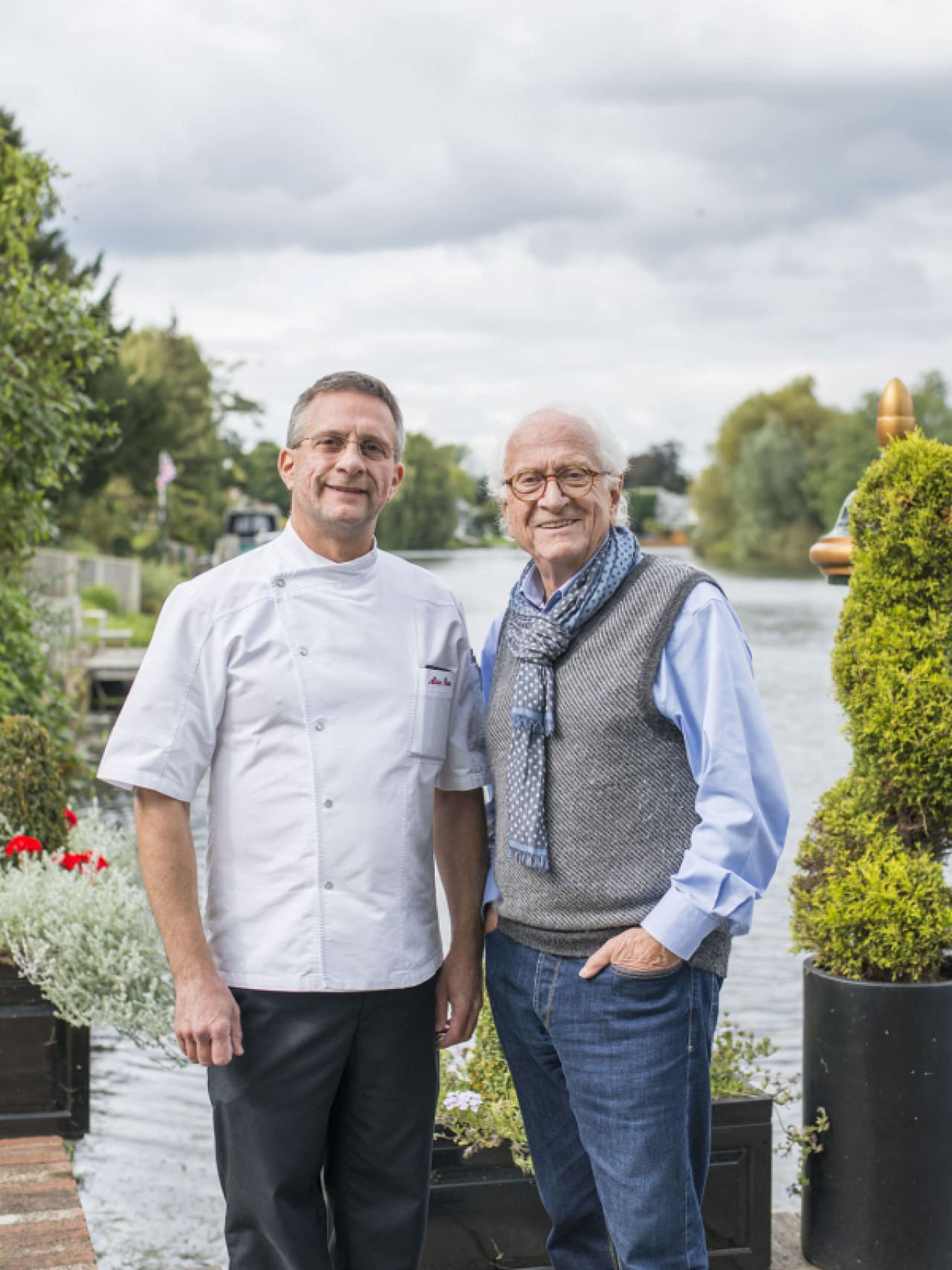 Michel Roux Sr, célèbre chef étoilé, renouvelle sa confiance en EuroCave - Photo : Michel Roux et son fils Alain Roux