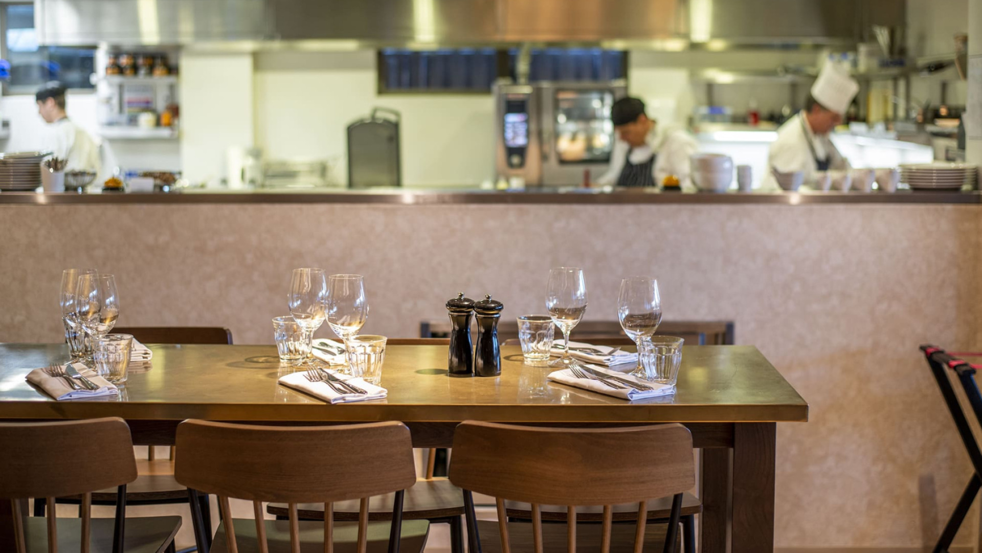 Michel Roux Sr, célèbre chef étoilé, renouvelle sa confiance en EuroCave - Photo : Brasserie Roux at Skindles Michel Roux Sr, célèbre chef étoilé, renouvelle sa confiance en EuroCave - Photo : Brasserie Roux at Skindles