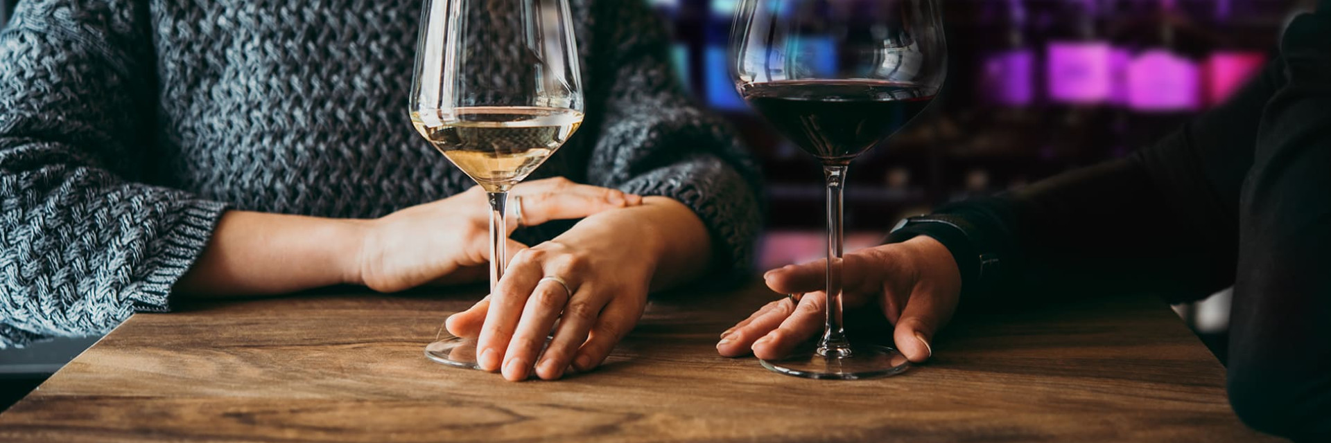 Distributeur de vin au verre professionnel - Service des vins rouges, blancs, rosés à température et préservation des arômes des bouteilles ouvertes. Distributeur de vin au verre professionnel - Service des vins rouges, blancs, rosés à température et préservation des arômes des bouteilles ouvertes.