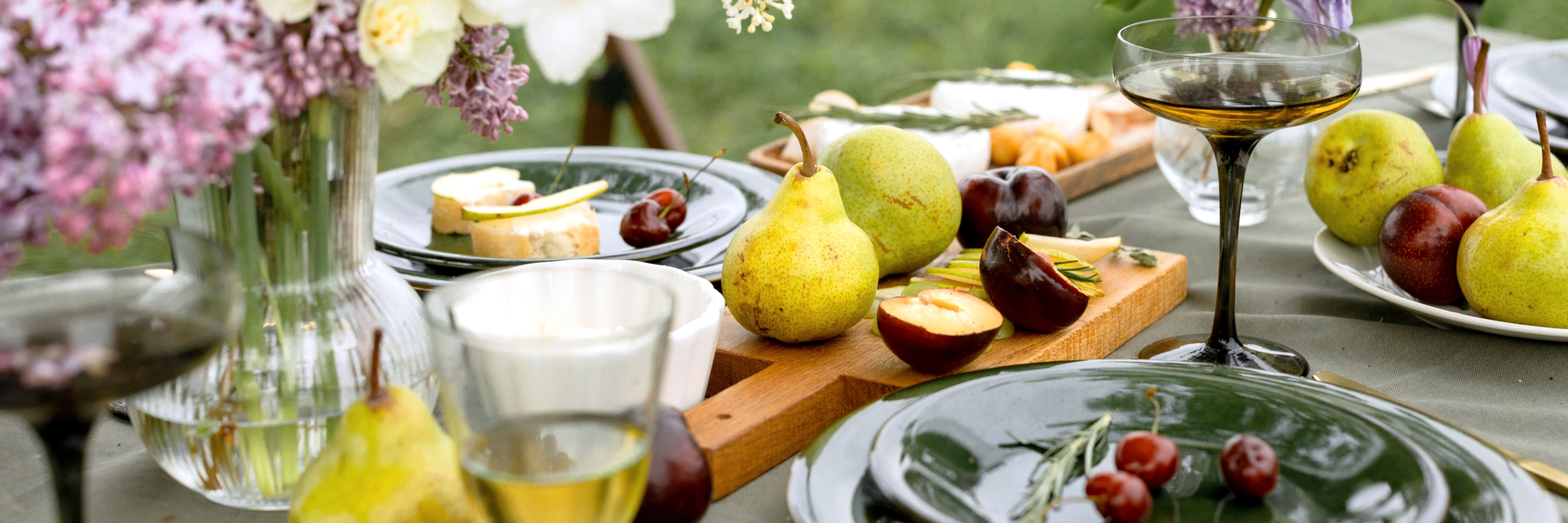 Dégustation vin lors d'un déjeuner champêtre dégustation vin Dégustation vin lors d'un déjeuner champêtre dégustation vin
