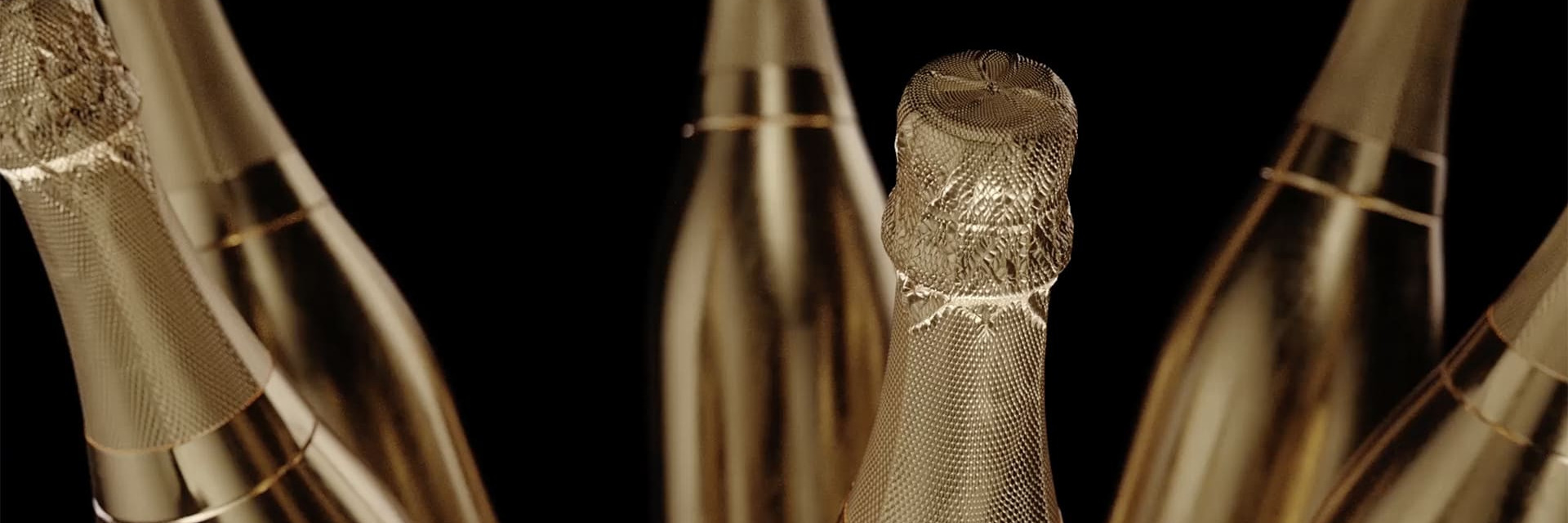 Le champagne, boisson romantique par excellence, emblématique de la célébration d'un évènement, est traditionnellement de toutes les fêtes (noël, jour de l'an, anniversaire, mariage, baptême, diplôme,...)