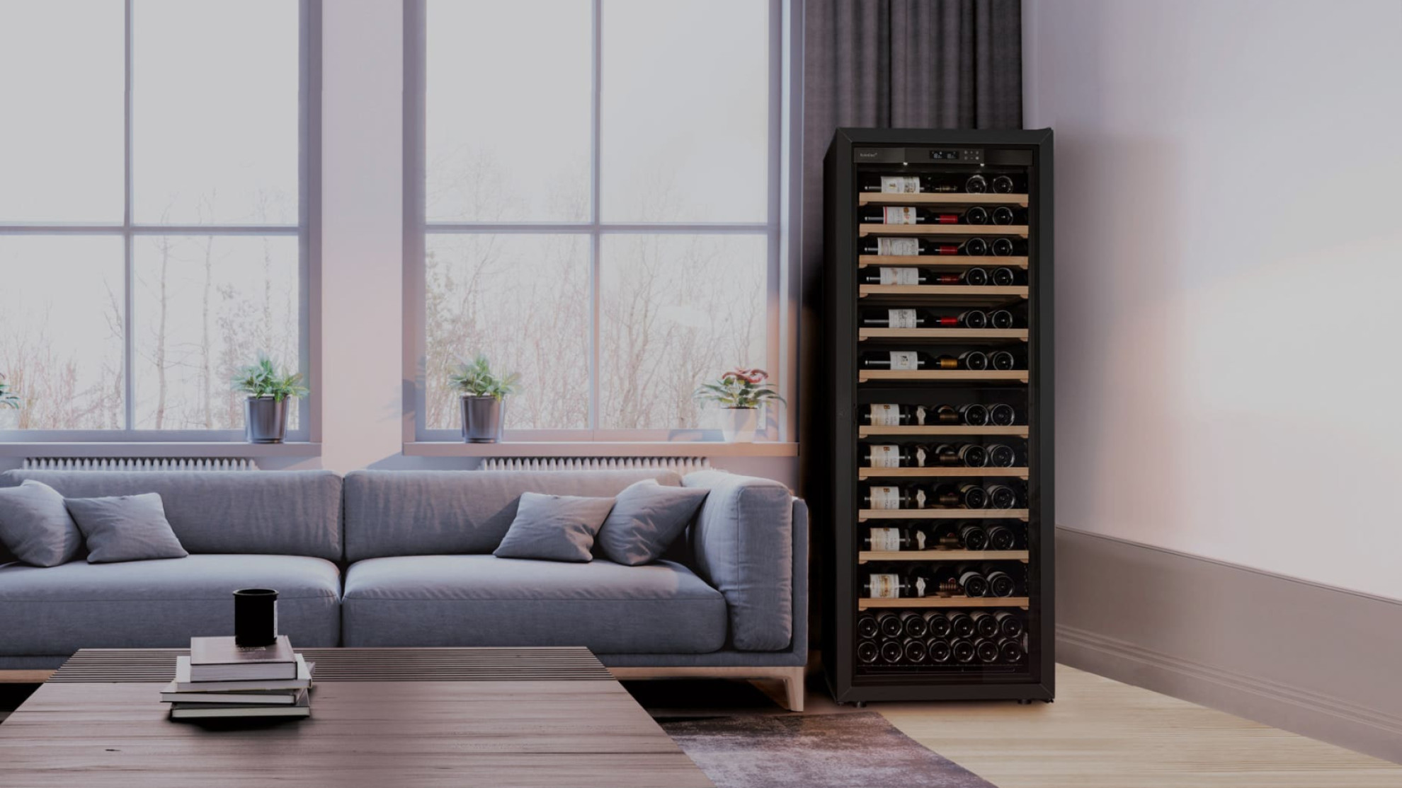 Armoire à vin grande taille équipée de clayettes coulissantes avec positionnement de la bouteille pour que l'étiquette soit visible. - La première EuroCave