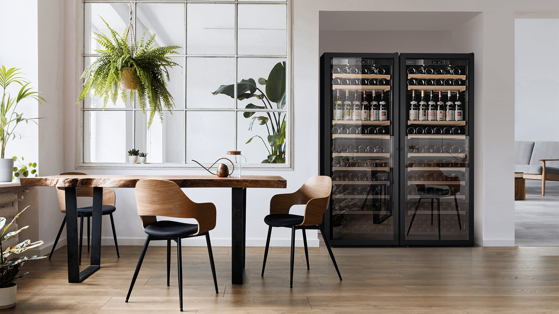 Pour augmenter sa capacité de stockage du vin en appartement, la bonne idée est d'installer 2 caves à vin côte à côte dans son salon, son cellier ou son garage. Pour augmenter sa capacité de stockage du vin en appartement, la bonne idée est d'installer 2 caves à vin côte à côte dans son salon, son cellier ou son garage.