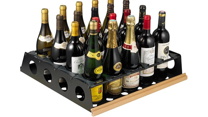 L'étagère de service coulissante EuroCave permet de stocker les bouteilles debout afin de pouvoir les saisir rapidement et de ranger au frais les bouteilles ouvertes. Très utile pour les professionnels de la restauration.