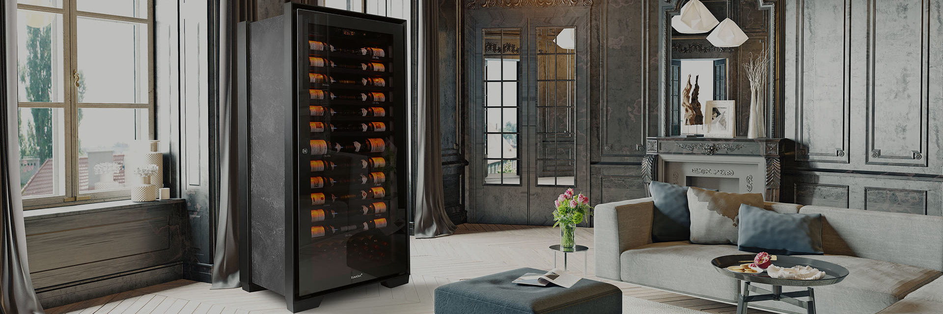 Prestigieuse armoire à vin de vieillissement dans un salon de style français à Paris avec cheminée en marbre - Royale EuroCave