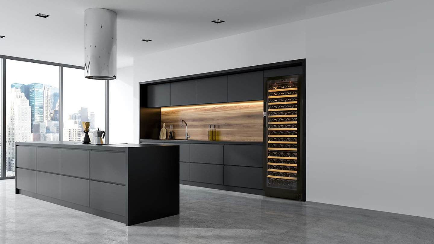 Grande cave à vin encastrée multi-températures porte vitrée et clayettes coulissantes en bois avec une grande capacité de rangement de bouteilles de vin. Compact EuroCave Grande cave à vin encastrée multi-températures porte vitrée et clayettes coulissantes en bois avec une grande capacité de rangement de bouteilles de vin. Compact EuroCave