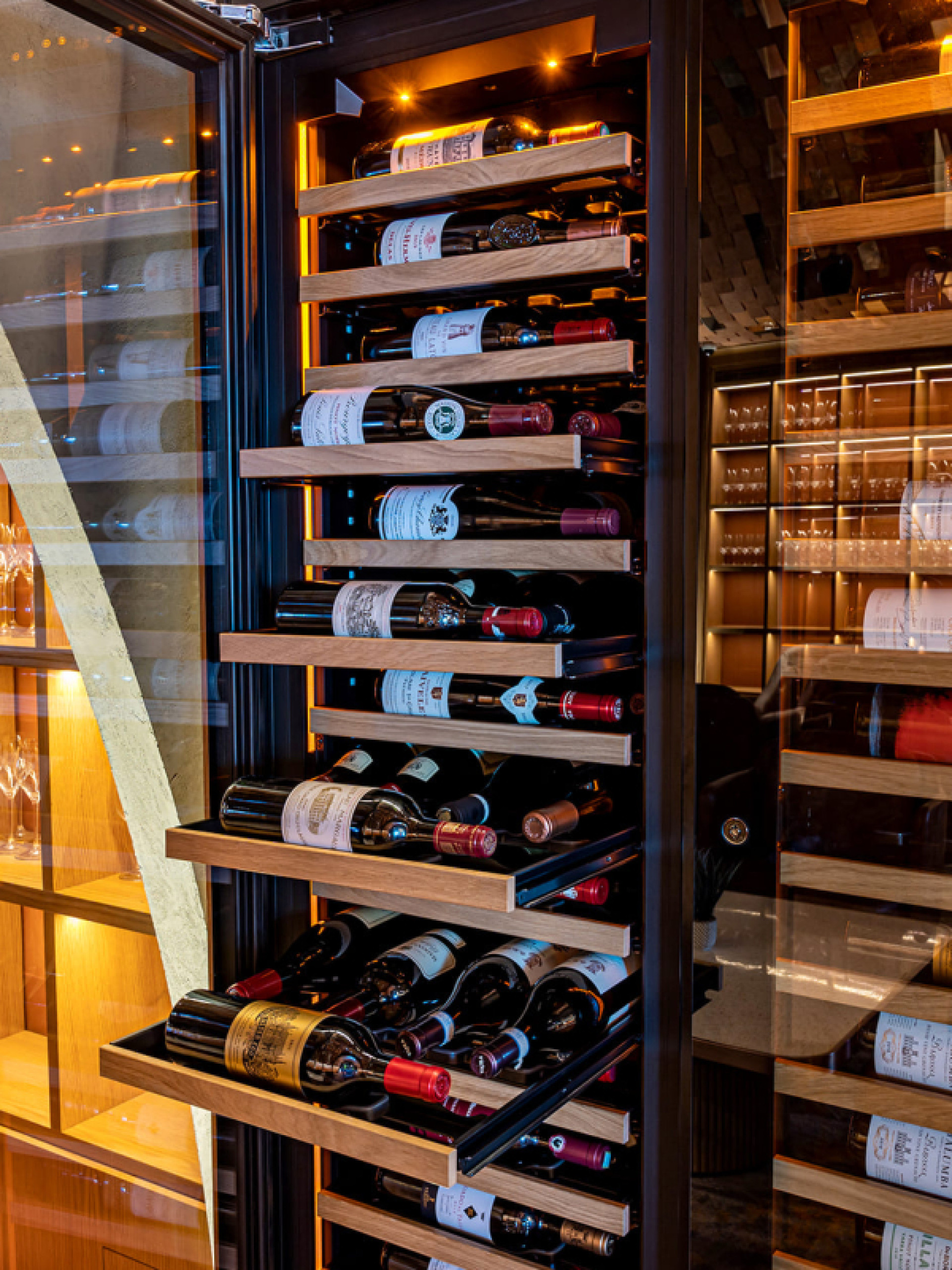Étagère coulissantes 6 bouteilles permettant de ranger et classer votre collection de vins. La présentation de l'étiquette met en avant vos plus beaux crus.