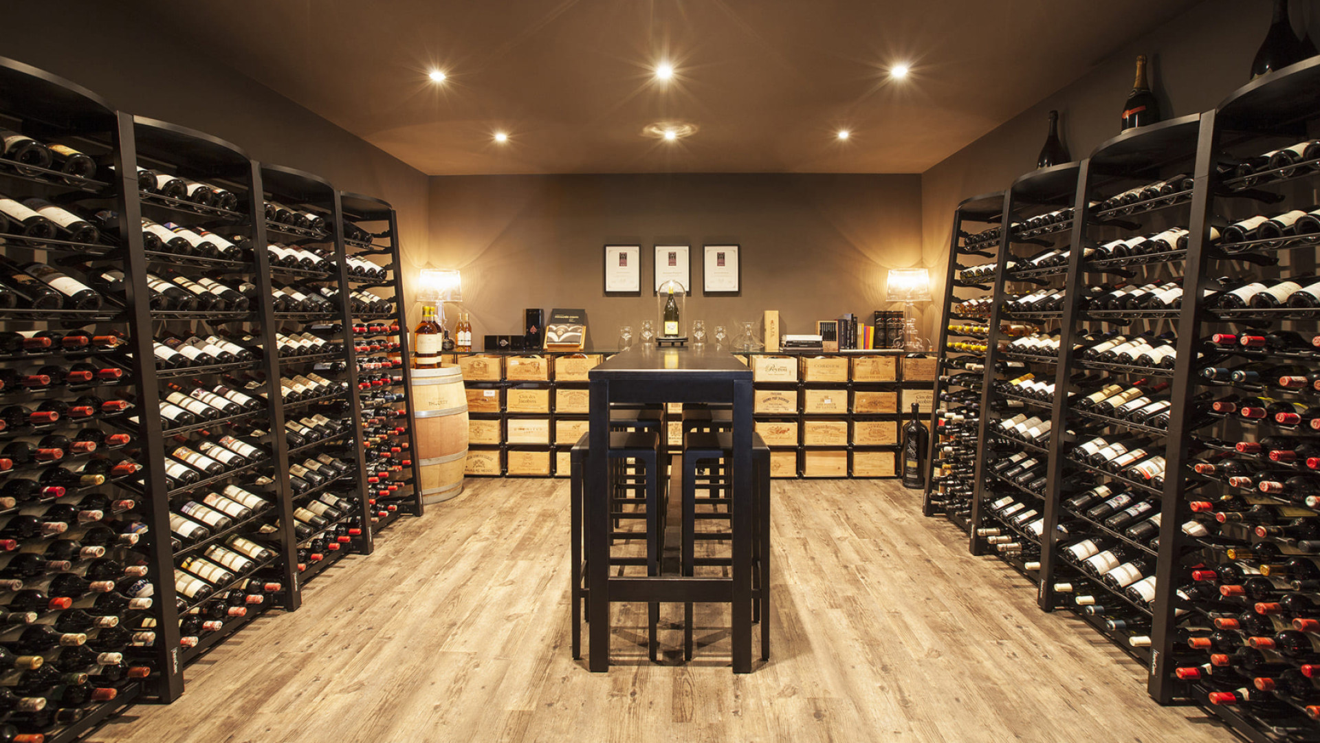 rangement-acier-cave-a-vin-espace-degustation-etagere-modulable-design-style-industriel.jpg rangement-acier-cave-a-vin-espace-degustation-etagere-modulable-design-style-industriel.jpg