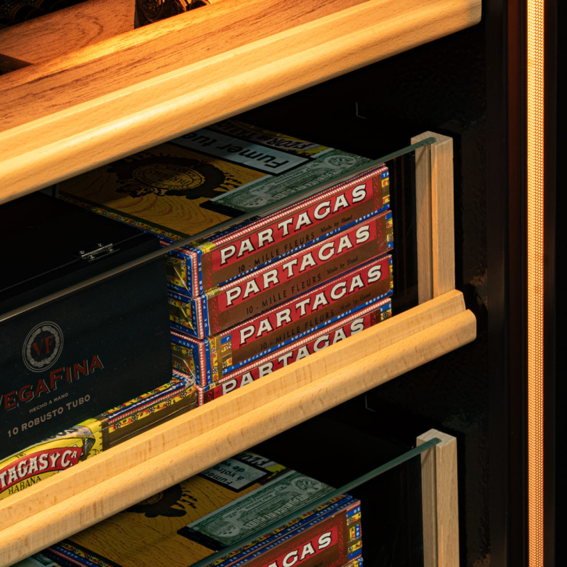 Clayette tiroir coulissante grande capacité de stockage pour ranger et stocker vos boites à cigares.