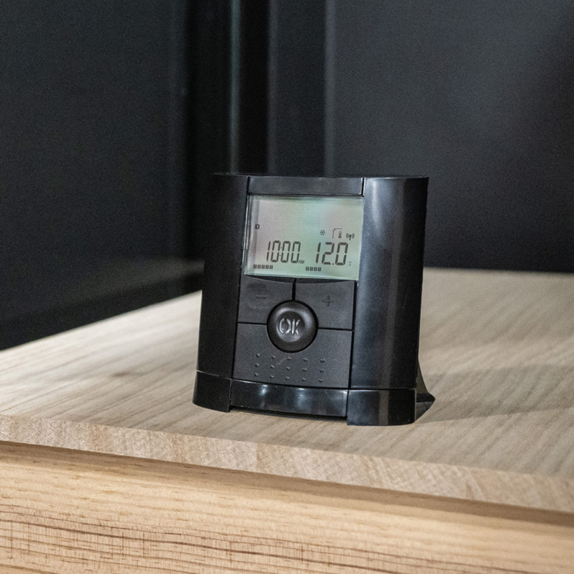 Climatiseur de cave à vin avec télécommande pour pilotage et contrôle à distance de la température et l'hygrométrie dans la pièce. Climatiseur de cave à vin avec télécommande pour pilotage et contrôle à distance de la température et l'hygrométrie dans la pièce.