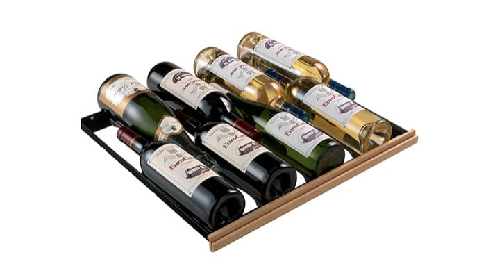 Étagère coulissante - Clayette 8 bouteilles avec support individuel repositionnable permettant de ranger toutes les formes et formats de bouteilles. Étagère coulissante - Clayette 8 bouteilles avec support individuel repositionnable permettant de ranger toutes les formes et formats de bouteilles.