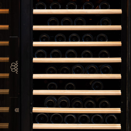 Cave à vin professionnelle de vieillissement et rangements de cave naturelle. Grande capacité de stockage. Armoire de conservation des bouteilles long terme respectant toutes les critères : température stable, taux d’hygrométrie, vibrations …  Cave à vin professionnelle de vieillissement et rangements de cave naturelle. Grande capacité de stockage. Armoire de conservation des bouteilles long terme respectant toutes les critères : température stable, taux d’hygrométrie, vibrations …