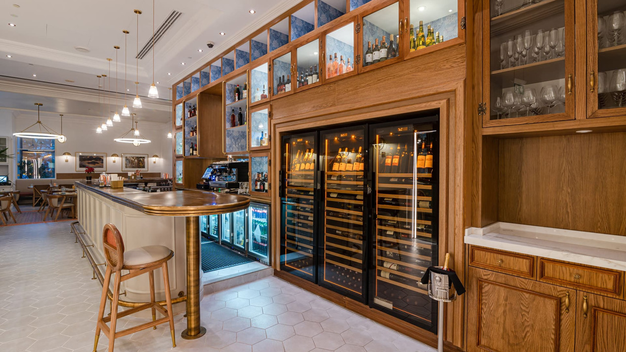 Design de restaurant de standing. Scénographie pour valoriser l’offre vin, attirer le regard sur la carte des vins avec des solutions de caves à vin et d’aménagement de cave de qualité et fiables. Inspirations… Design de restaurant de standing. Scénographie pour valoriser l’offre vin, attirer le regard sur la carte des vins avec des solutions de caves à vin et d’aménagement de cave de qualité et fiables. Inspirations…