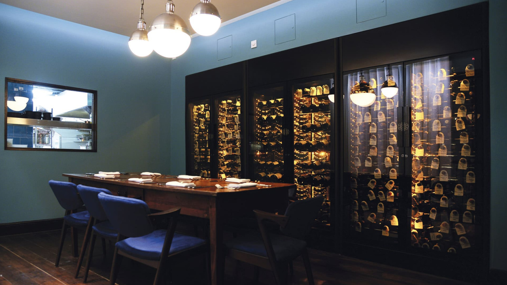 Découvrez les plus belles installations et agencements de restaurant, hôtel, bar à vin dans lesquels nos vitrines à vin et rangements permettent de réaliser les designs d'intérieur les plus originaux.