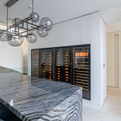 eurocave-sumptous-marble-interior-design-wine-wall-dubai-UAE-royale-revelation-1.jpeg