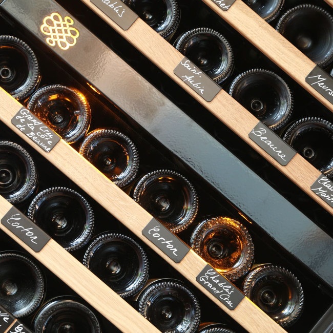 Marqueur blanc effaçable EuroCave pour identifier les bouteilles dans une cave à vin