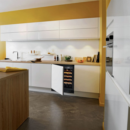 Petite cave a vin encastrable sous-plan avec une porte technique pour fixer une façade meuble de cuisine intégrée - Compact EuroCave