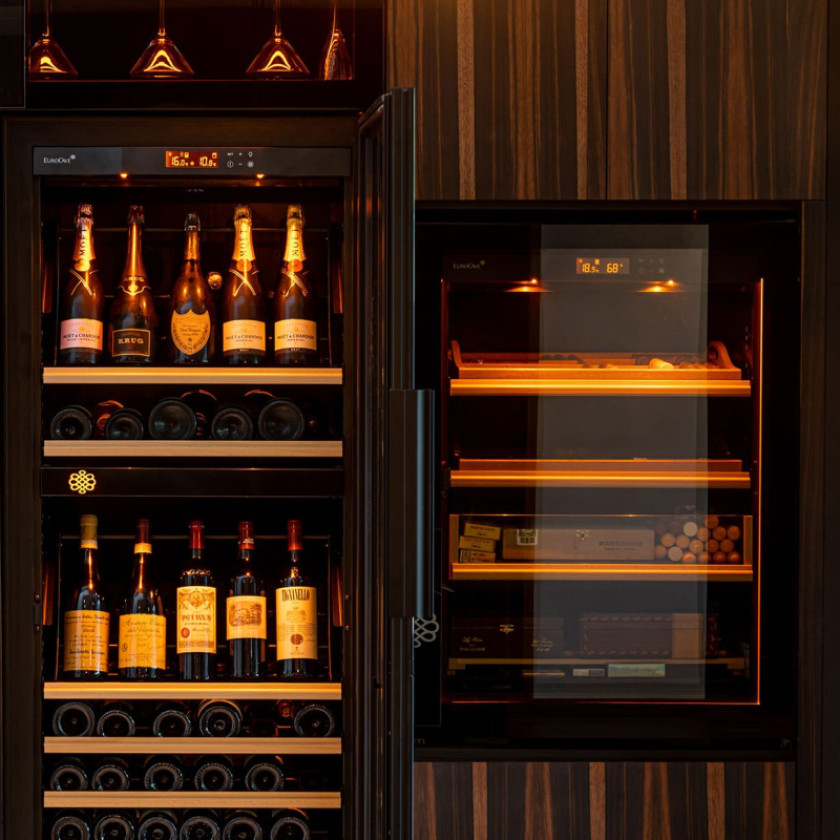 installation-haut-de-gamme-de-cave-a-vin-de-service-eurocave-pure-et-de-cigare-integree-dubai.jpg