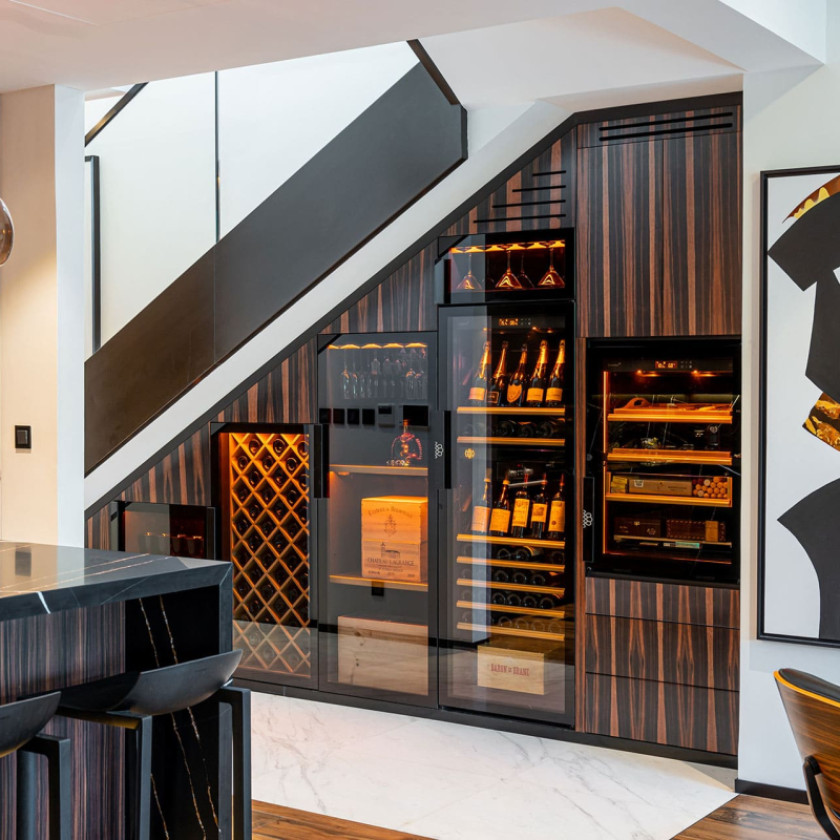 hochwertiger-weinkeller-mit-service-eurocave-pure-integrierter-zigarrenkeller-dubai.jpg