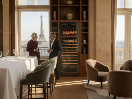 réfrigérateur à vin encastré - cave de refroidissement dans un restaurant gastronomique avec vue sur la Tour Eiffel - Pure EuroCave