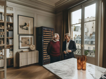 Armoire à vin de vieillissement garantie 5 ans, grande capacité de stockage, fabriquée en France, collection Revelation EuroCave.