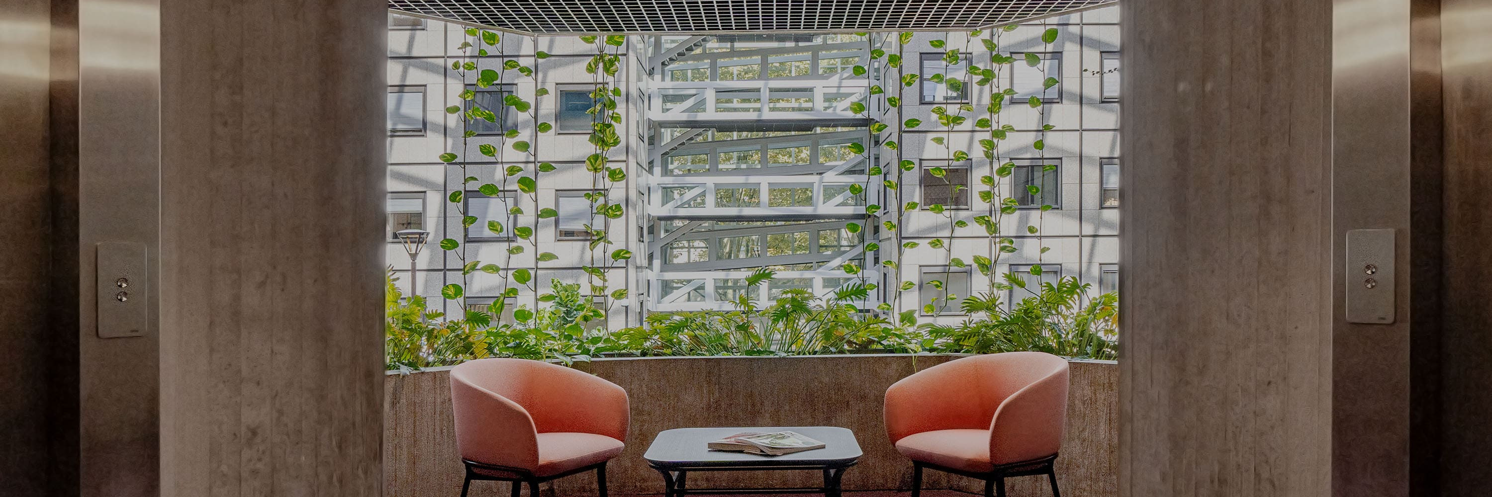 EC-recrutement-locaux-siege-villeurbanne-patio-parhelion-siege-orange-vegetation.jpg EC-recrutement-locaux-siege-villeurbanne-patio-parhelion-siege-orange-vegetation.jpg