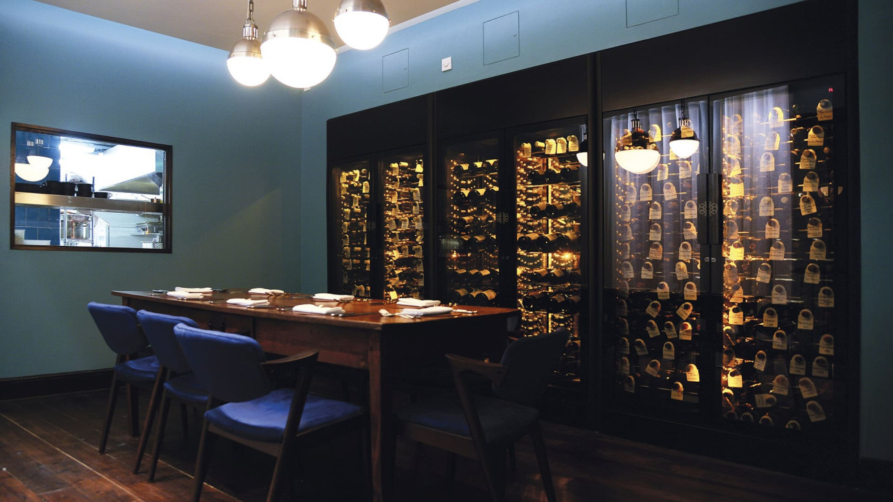 Vitrine à vin ShowCave restaurant Cabotte photo Beth Crockatt 