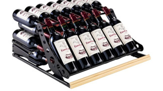 kit de présentation pour exposer les bouteilles en position inclinée et stocker les bouteilles à l'arrière