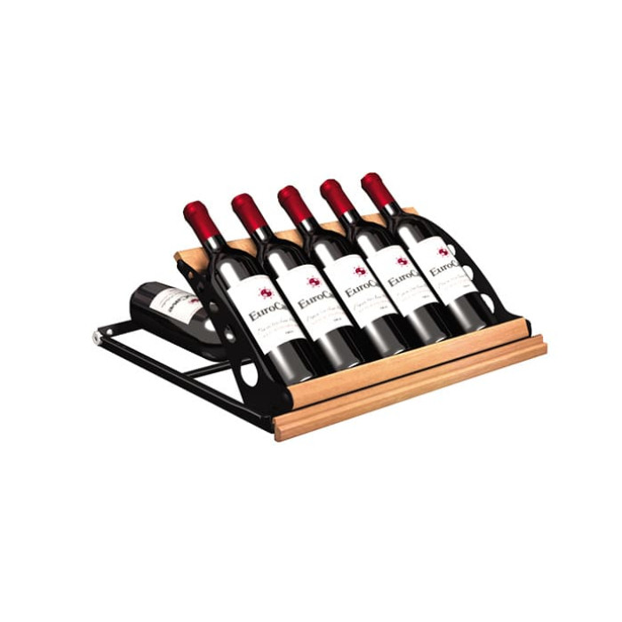 Clayette coulissante permettant de présenter les bouteilles de vin à l'avant et de stocker à l'arrière.