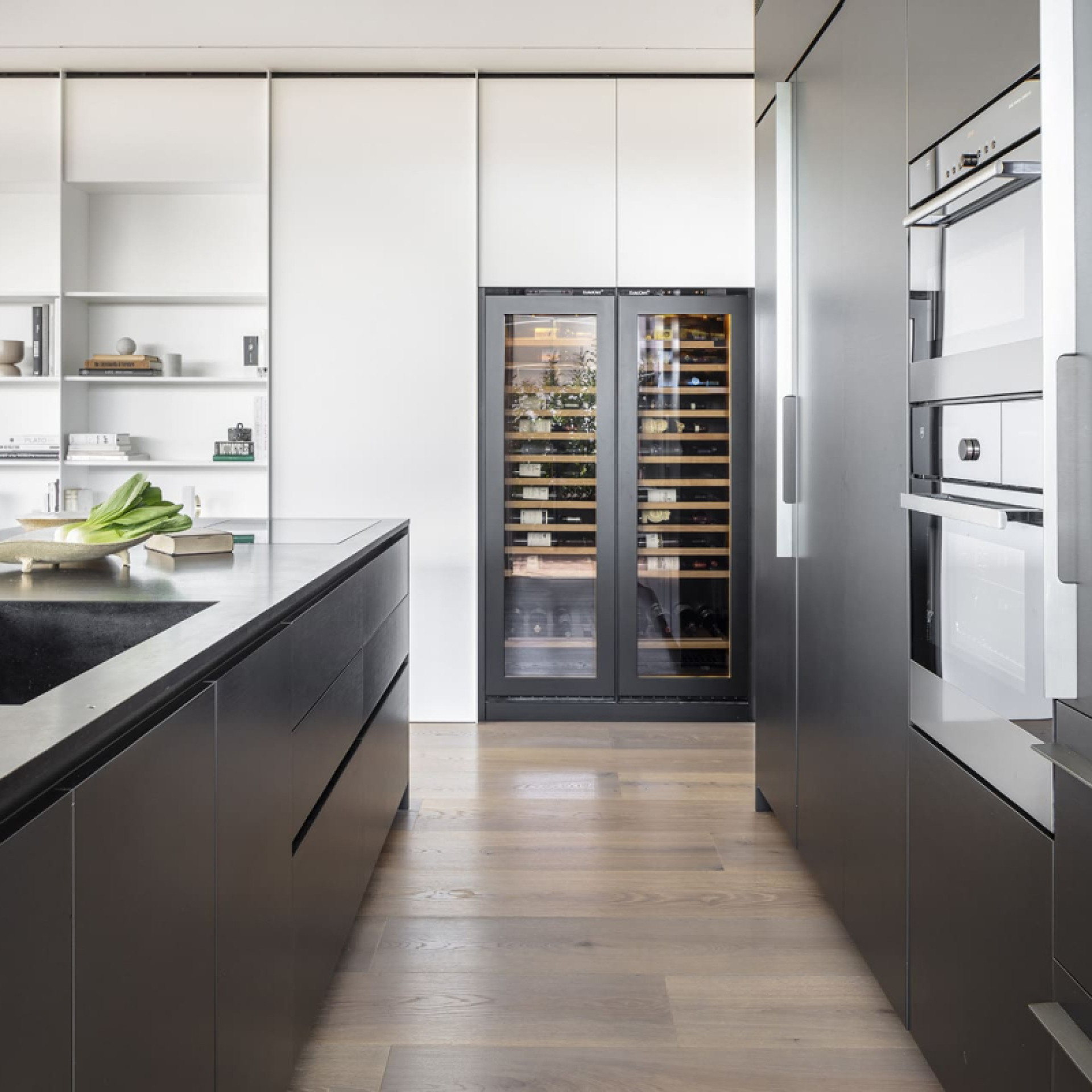 eurocave-cave-a-vin-encastree-cuisine-moderne-contemporaine-double-eclairee-tel-aviv-inspiration-israel-Studio-Ami-Geron-1920.jpg eurocave-cave-a-vin-encastree-cuisine-moderne-contemporaine-double-eclairee-tel-aviv-inspiration-israel-Studio-Ami-Geron-1920.jpg